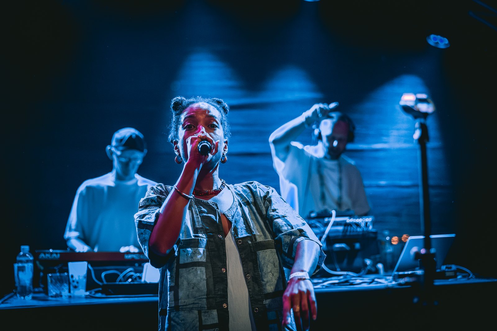 Melanie Malike on vocals, Jan Kincl and Ishfaq behind her &mdash; SHIP Festival 2026, photo by Filip Kova&ccaron;evi&cacute;